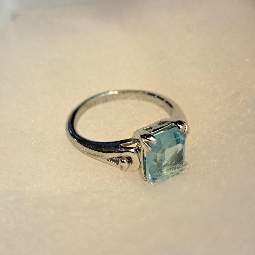 Vintage Elegance Silver Blue Gemstone Ring